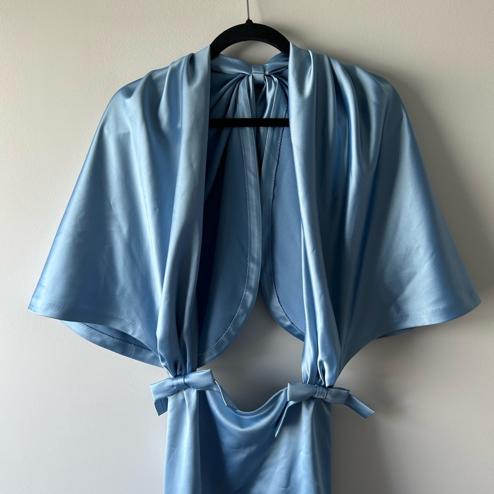 Bernadette light blue August bow detailed satin cape mini dress - Picture 3 of 10